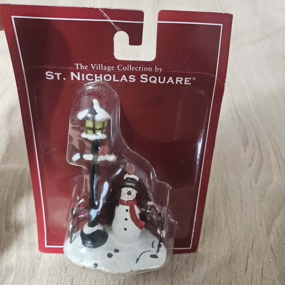 Village Collection St Nicholas Square Snowman Lamp Post Cardinal Fence Accessory